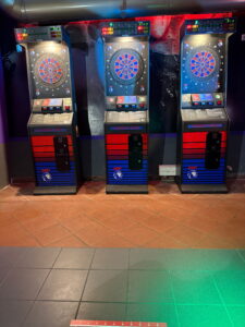 3 professionelle Dartplätze (Turnier) im UG